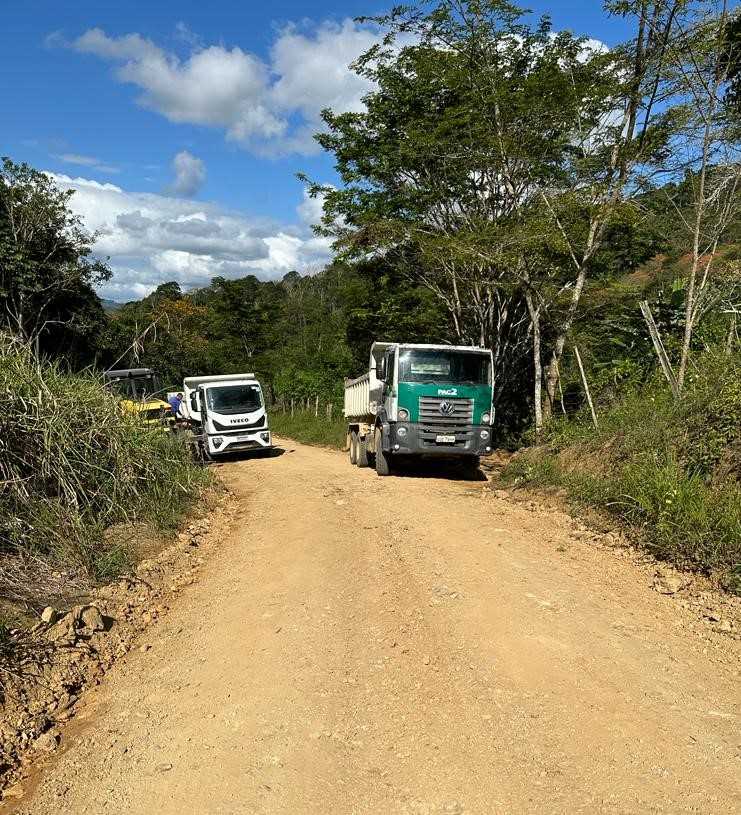 Camacã: Prefeitura faz manutenção da estrada região Estrela em São João do Panelinha